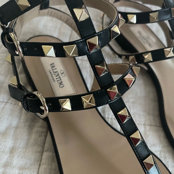 NEW Valentino Rockstud Calfskin flat flip flop sandal size 37 black 🖤 RV $990 - Picture 10 of 13